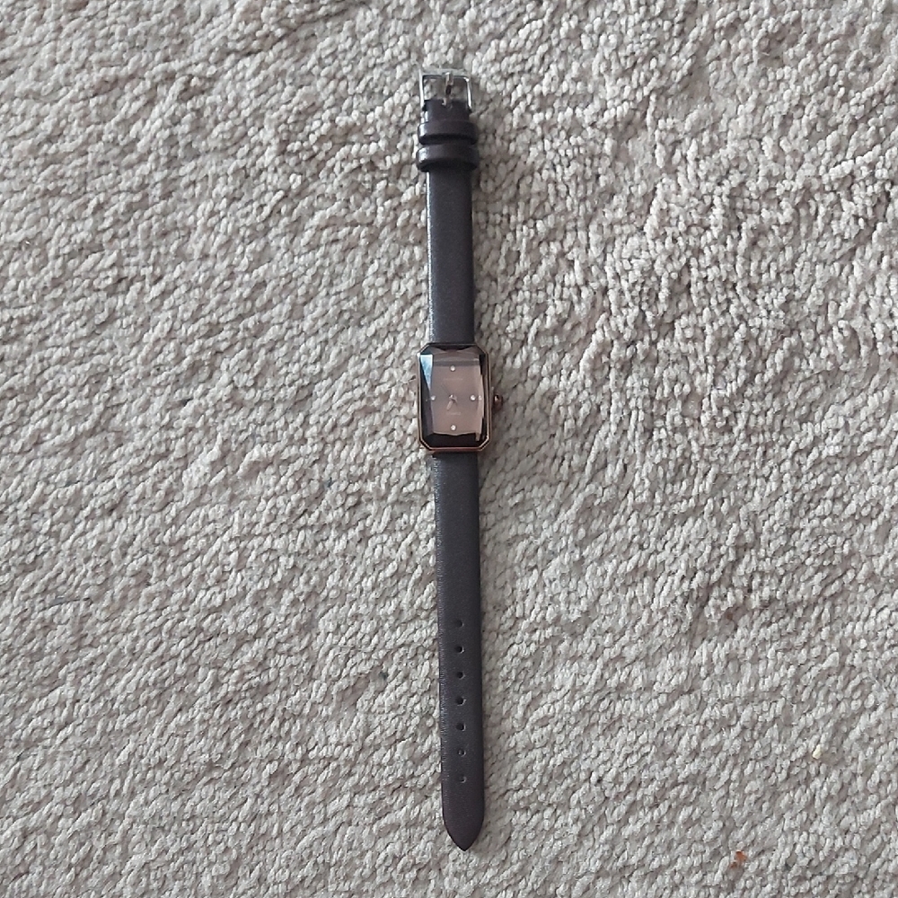 🦋 3/$30 Elegant brown/ rose gold crystal watch
